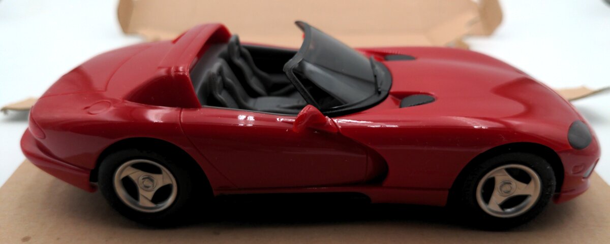 Ertl 6113 1:50 Scale Plastic 1992 Dodge Viper RT/10