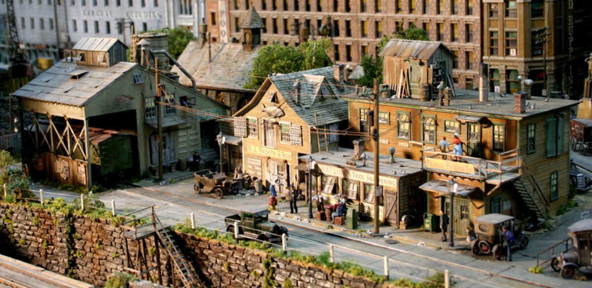 Fine Scale Miniatures 7 HO Scale Houligan's Alley Laser-Cut Building Kit