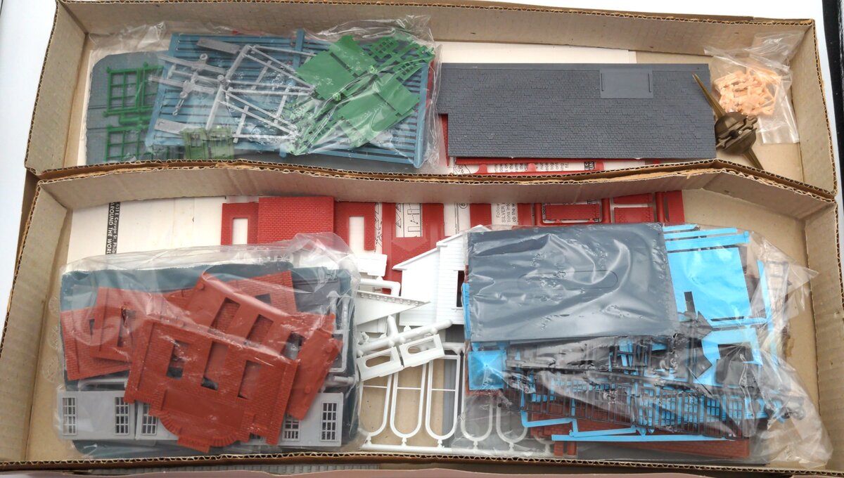 AHM 5851 C HO Walden Street: Ramsey, Machine, Church, Repair Shop Buildings Kit