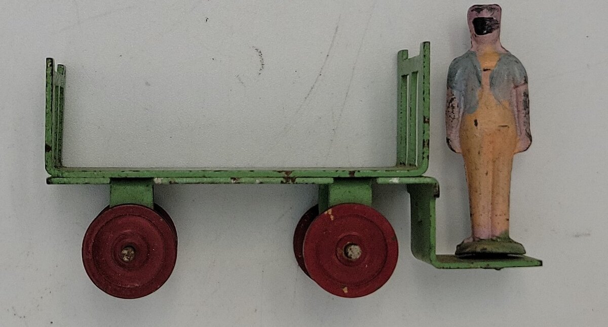 American Flyer 586A-1X3 Baggage Cart w/ Red Wheels and Porter Figure