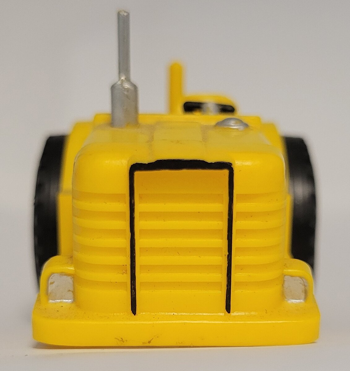 Lionel 9121-1X Yellow Allis Chalmers Scraper Tractor