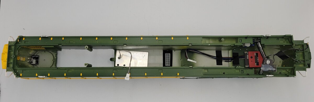 Lionel 1995-2 O Gauge UP Heritage CNW SD70 ACE Diesel Locomotive Shell #1995