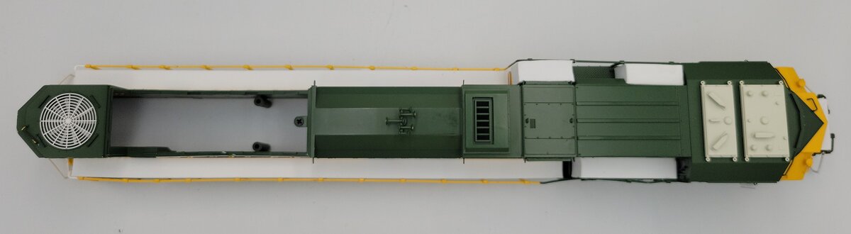 Lionel 1995-2 O Gauge UP Heritage CNW SD70 ACE Diesel Locomotive Shell #1995