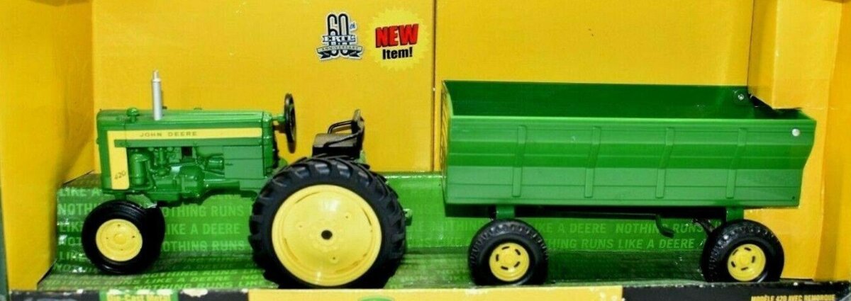 Ertl 121734 1:16 Scale Jhon Deere Diecast Unistyled Model A Tractor w/Wagon