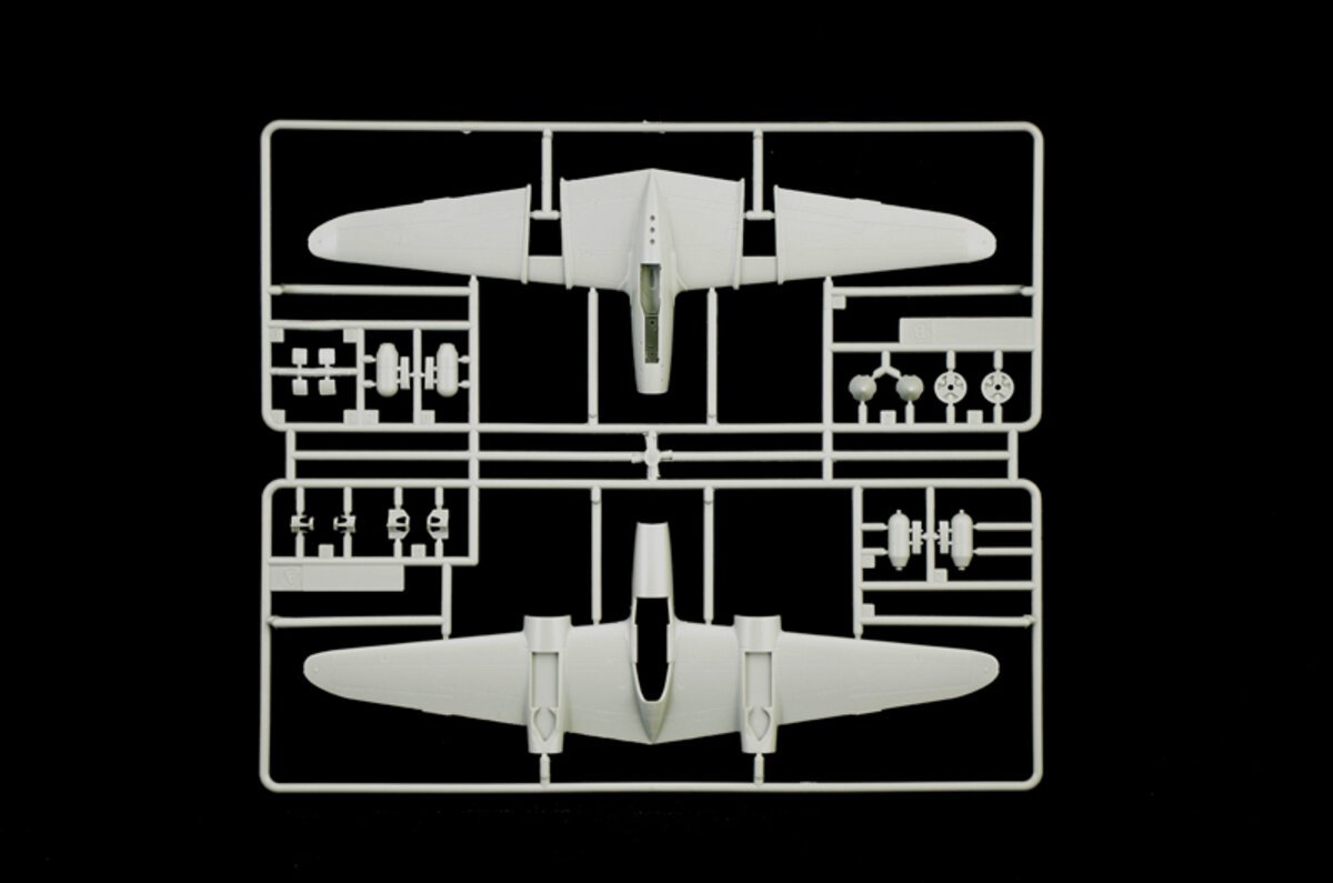 Italeri 1446 1:72 Lockheed Martin P-38J Lightning Military Aircraft Plane Kit