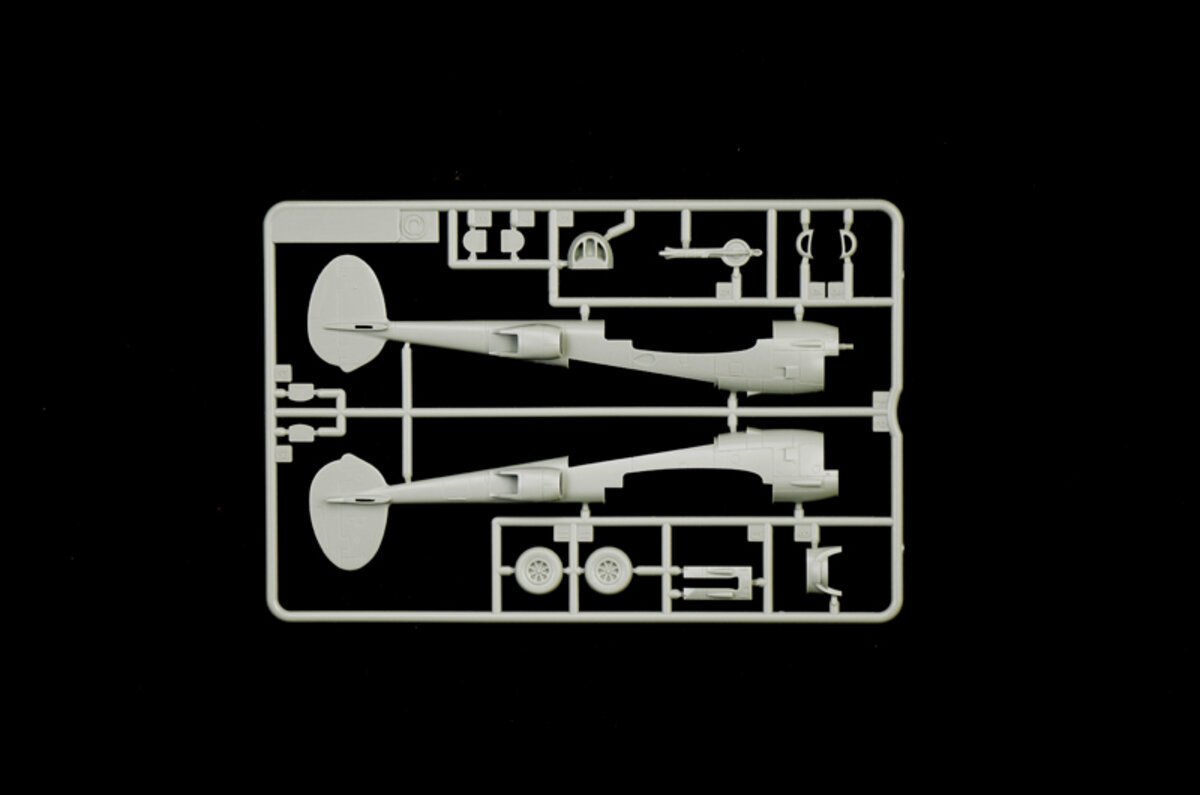 Italeri 1446 1:72 Lockheed Martin P-38J Lightning Military Aircraft Plane Kit