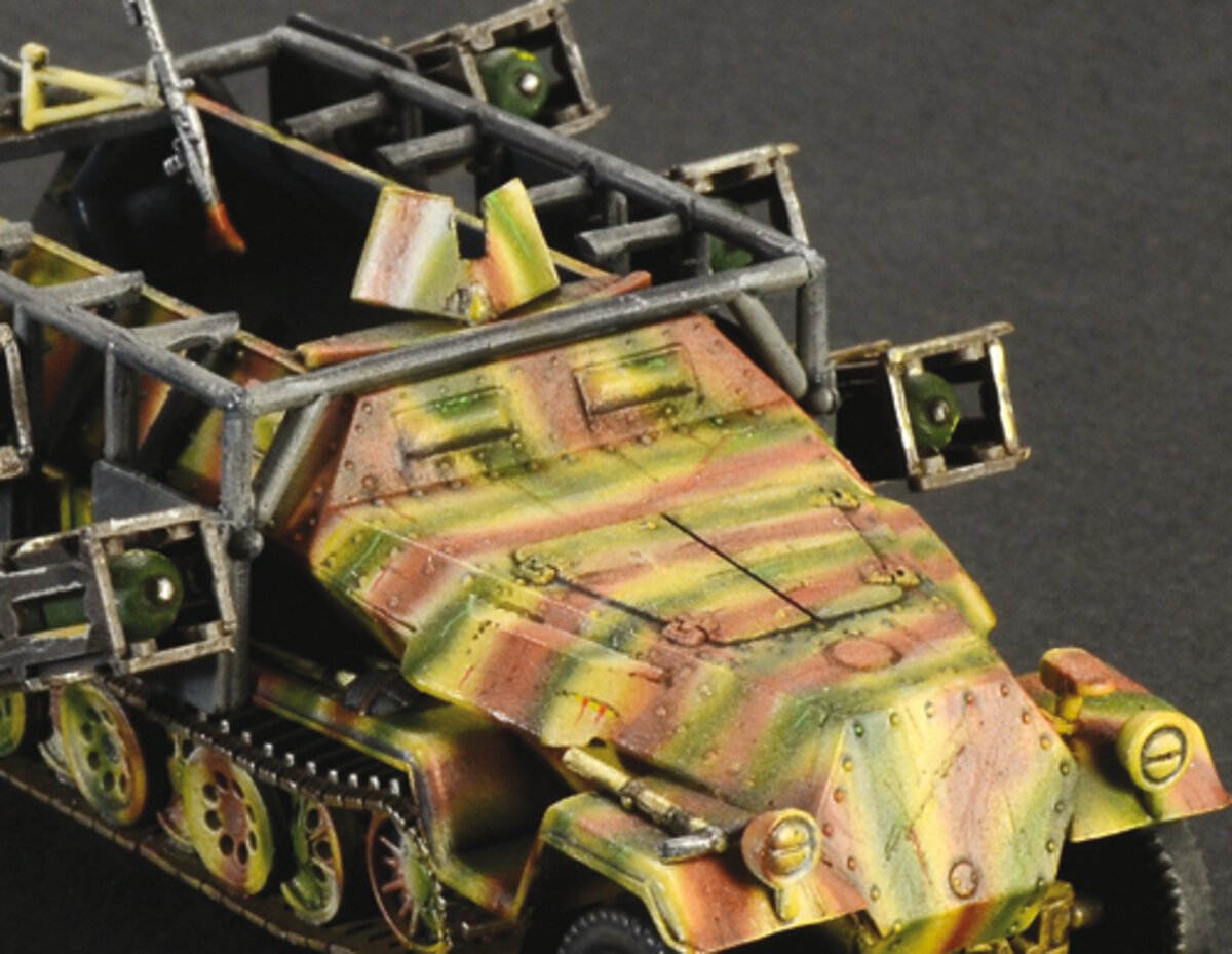 Italeri 7080 1:72 Sd. Kfz. 251/1 Wurfrahmen 40 Stuka zu Fuss Military Tank Kit
