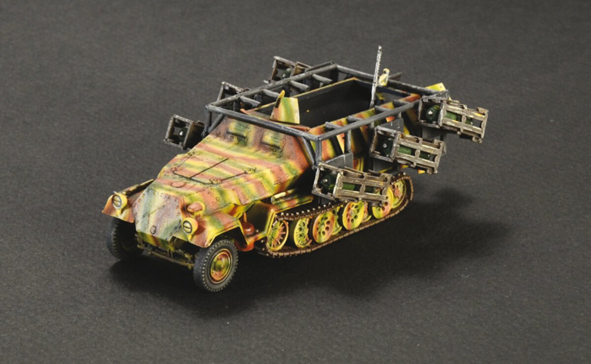 Italeri 7080 1:72 Sd. Kfz. 251/1 Wurfrahmen 40 Stuka zu Fuss Military Tank Kit