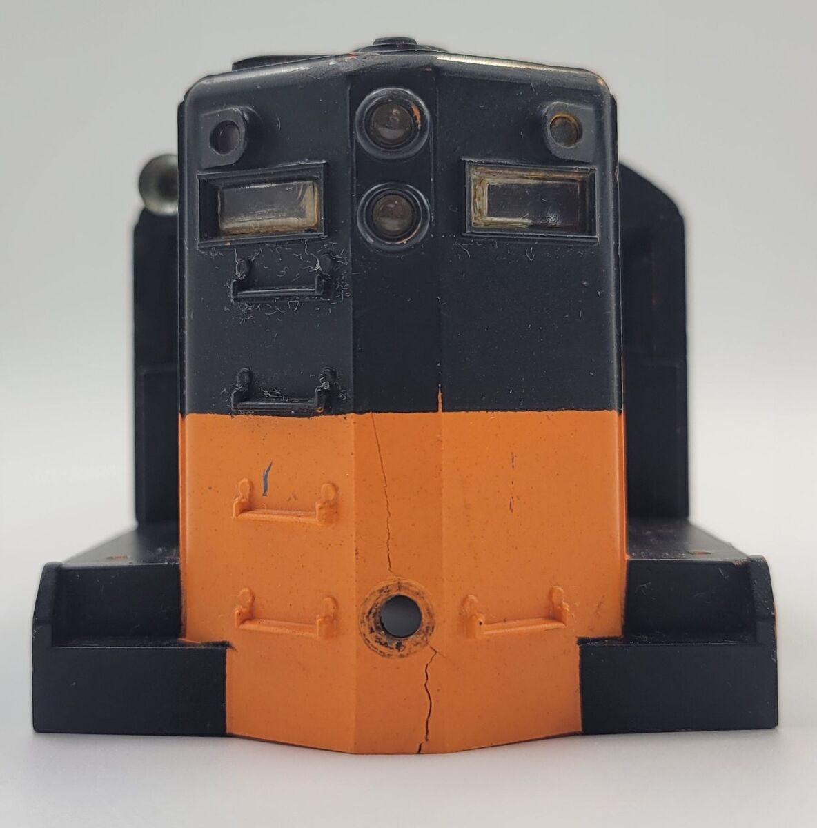 Lionel 2338-2 GP9 Diesel Milwaukee Road Shell
