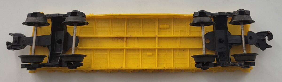 Lionel 9020-3 O Gauge Yellow Union Pacific Flat Freight Car Frame w/ Couplers