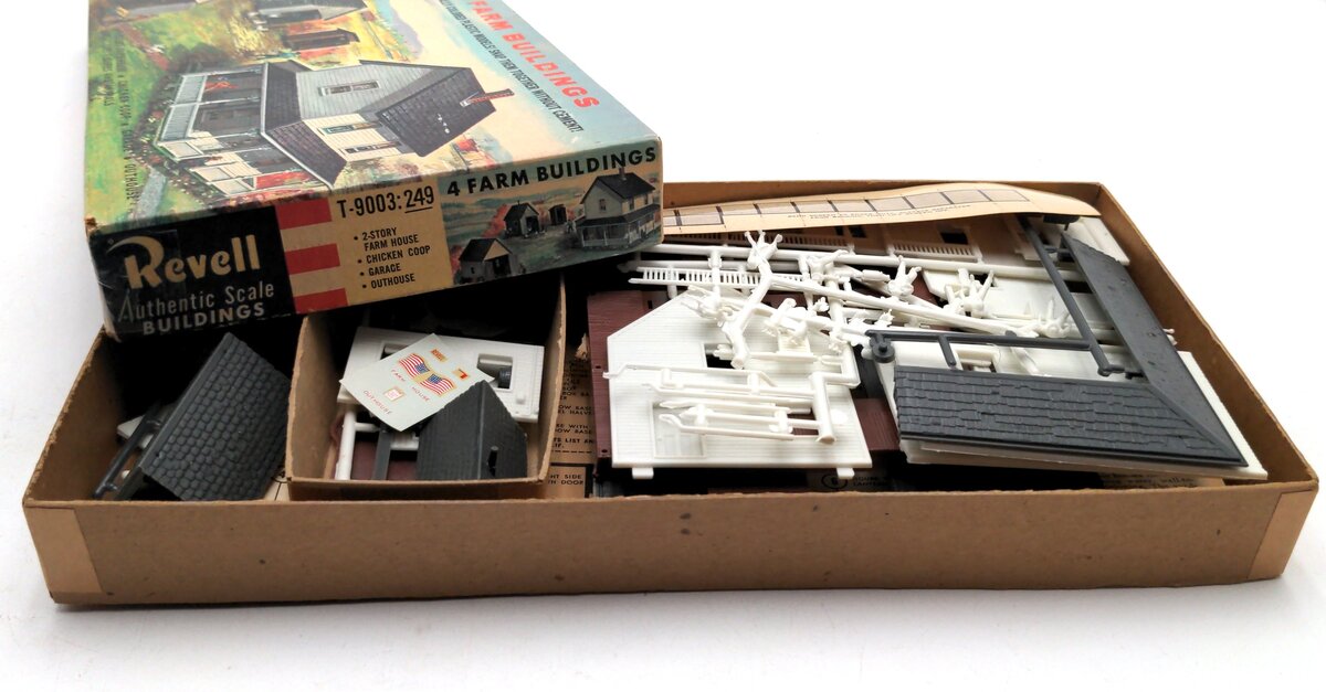 Revell T-9003:249 HO Farm Building Kit (Set of 4)