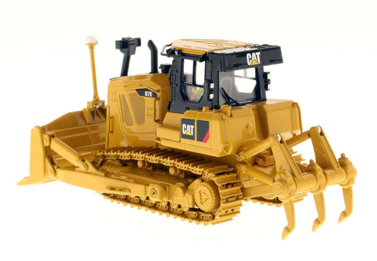 DieCast Masters 85224C 1:50 Caterpillar D7E Track-Type Tractor Dozer