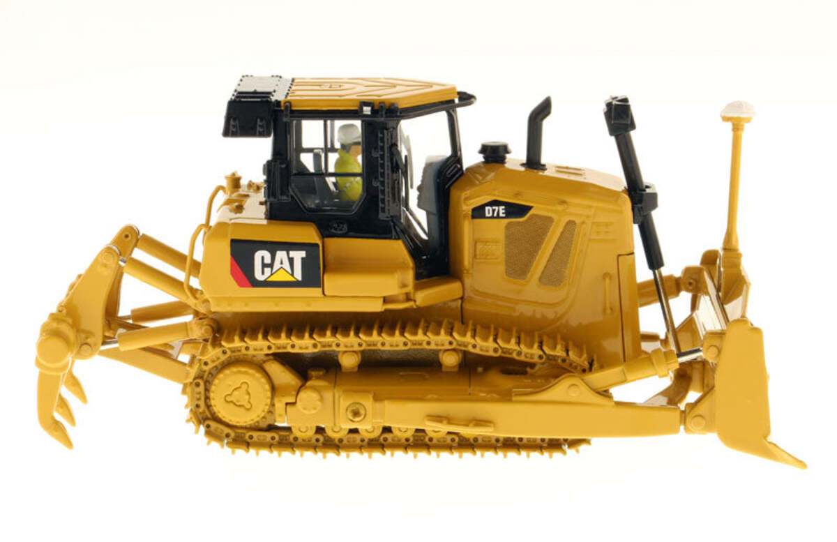 DieCast Masters 85224C 1:50 Caterpillar D7E Track-Type Tractor Dozer