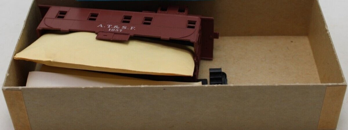 Athearn 1250 HO Scale Santa Fe Caboose Kit