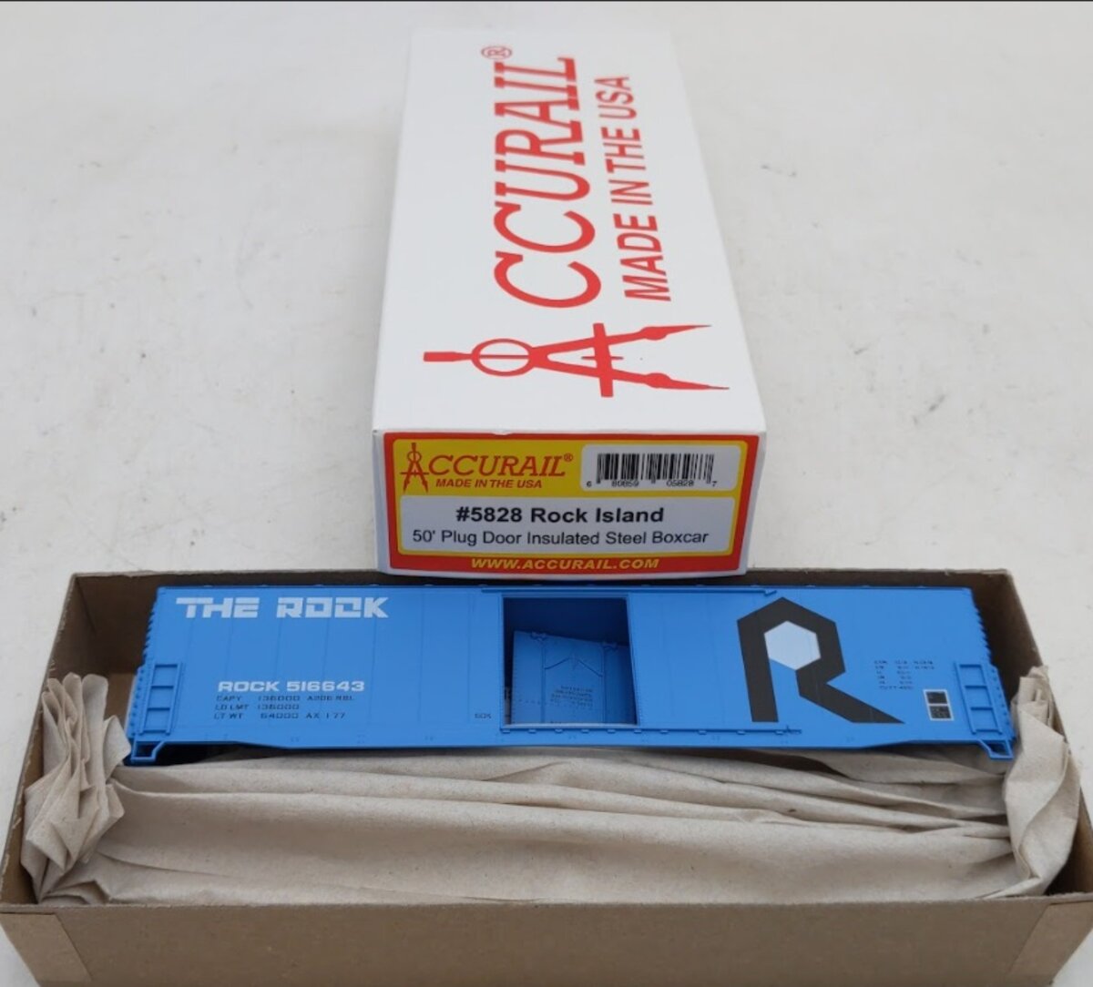 Accurail 5828 HO Rock Island 50' Welded-Side Plug Door Steel Boxcar