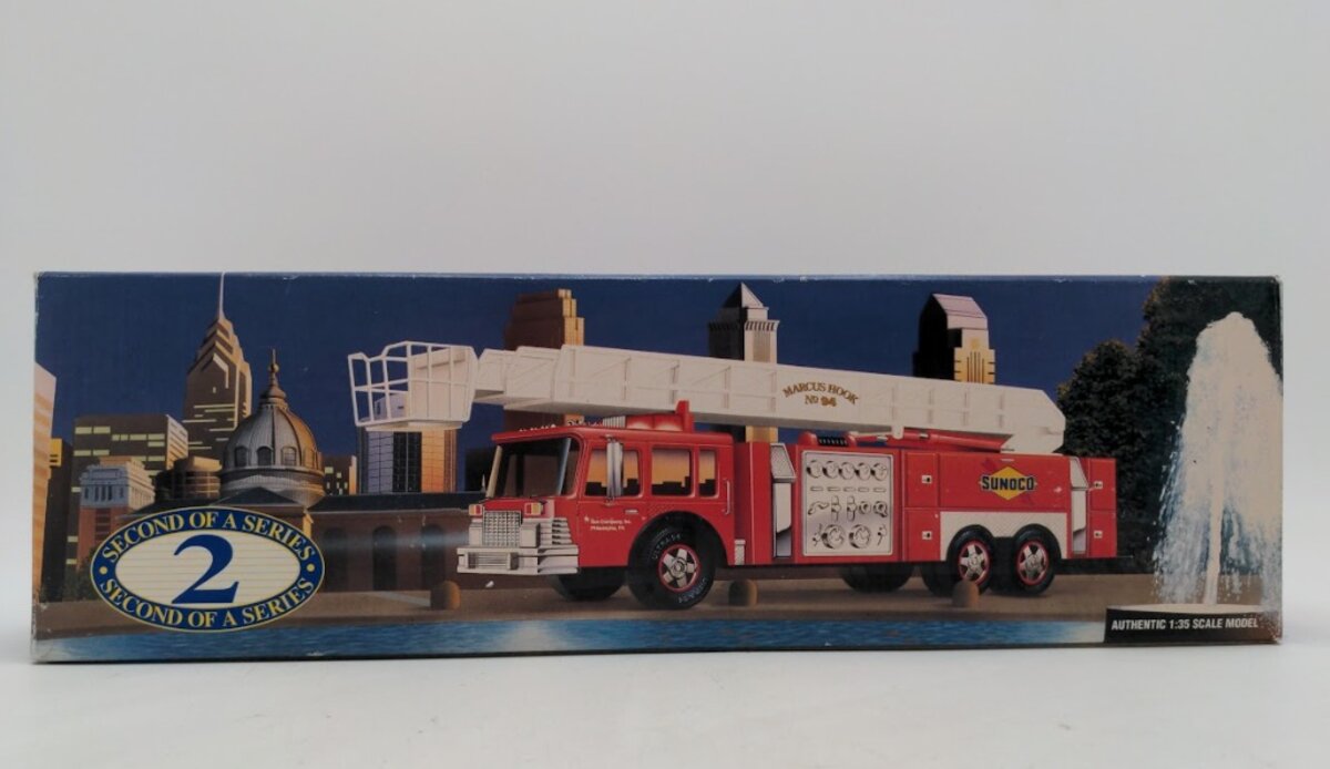 Sunoco 1995 1:35 Marcus Hook Aerial Tower Toy Fire Truck Collectors Edition