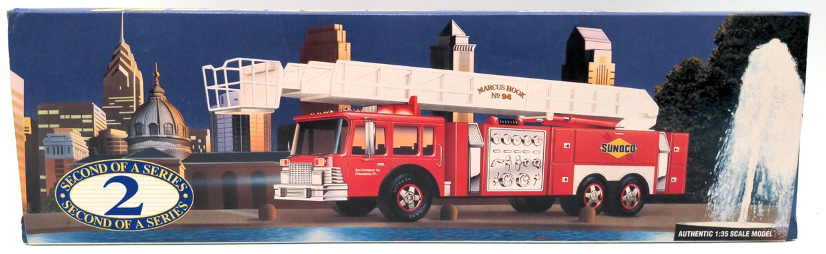 Sunoco 1995 1:35 Marcus Hook Aerial Tower Toy Fire Truck Collectors Edition