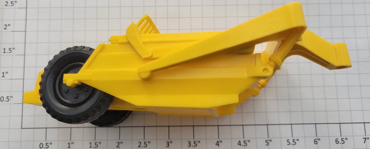 Lionel 9121-2X Yellow Scraper Rear Pan Trailer