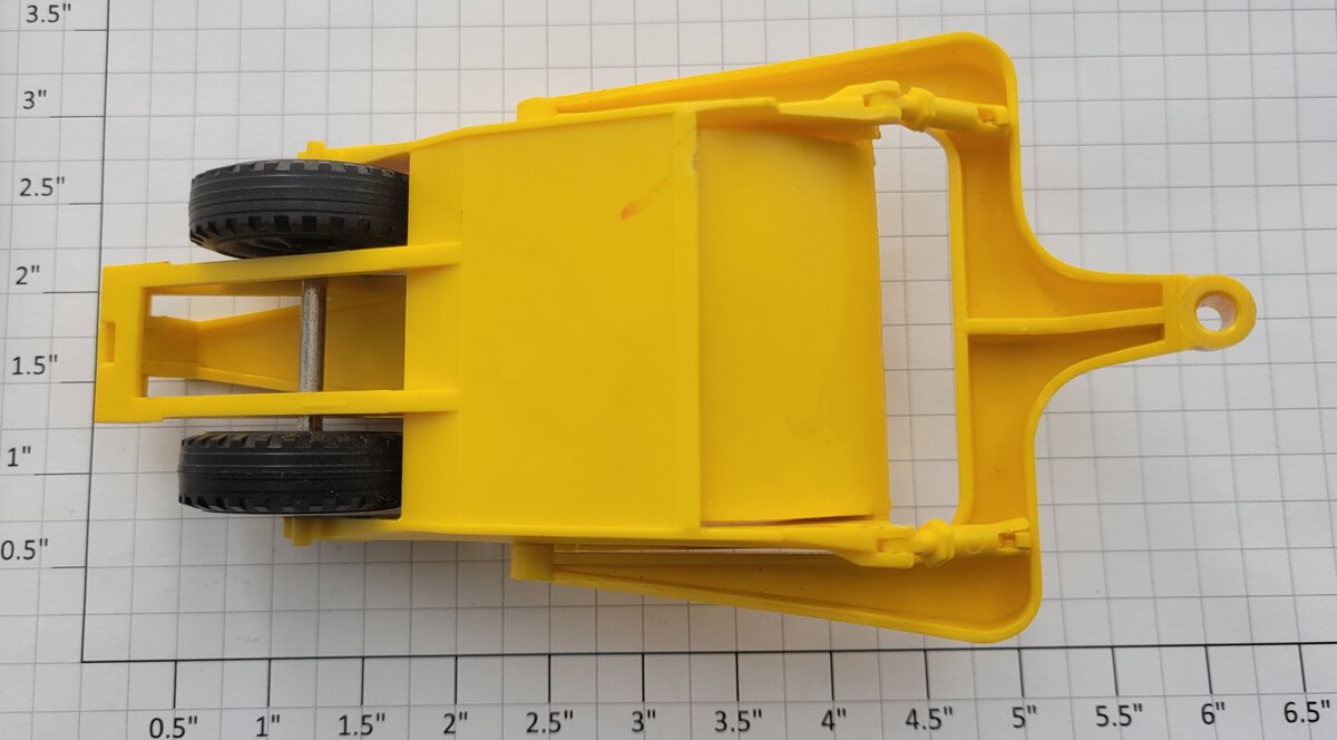 Lionel 9121-2X Yellow Scraper Rear Pan Trailer