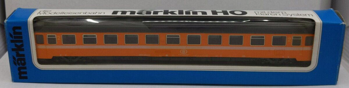 Marklin 4166 HO 2nd Class SNCB Eurofima Passenger Car #: 61 88 21-70 614-9