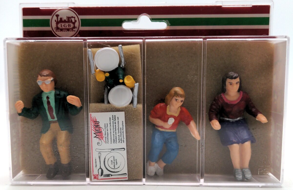 LGB 51390 G Figures Eating at a Restruant