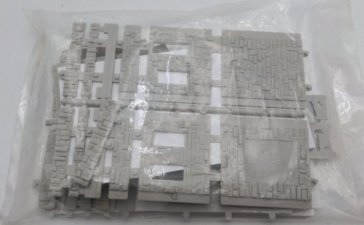 Railway Design Associates 209 HO Scale Crosstown Garage Kit