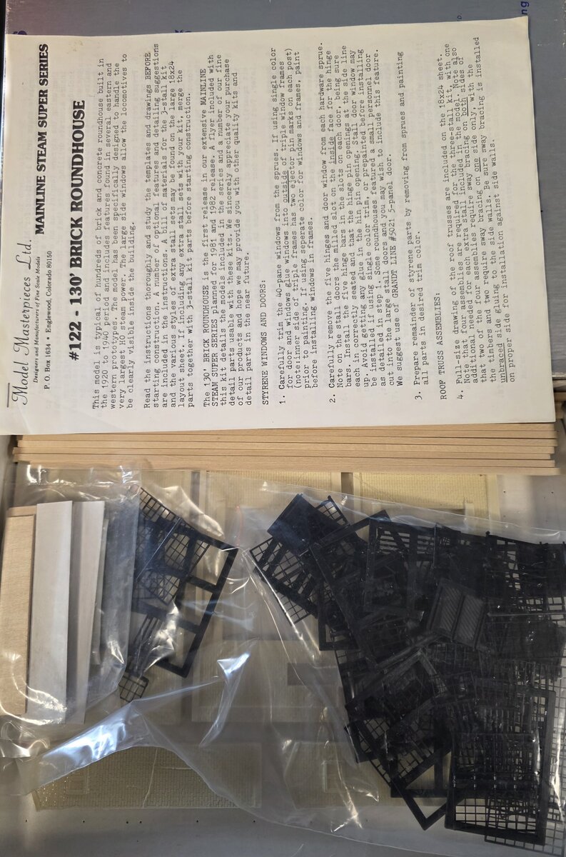 Model Masterpieces 122 HO 130' Brick Roundhouse 3 Stall Building Kit