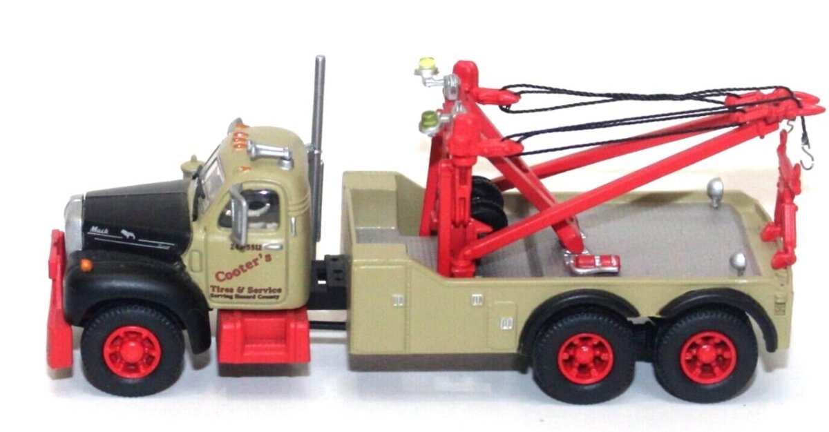 Athearn 93153 1:87 Ready To Roll Cooter's Garage Mack B Truck