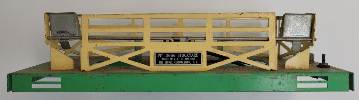 Lionel 3656-150X2 Corral Platform Top Base Stockyard for Parts or Repair