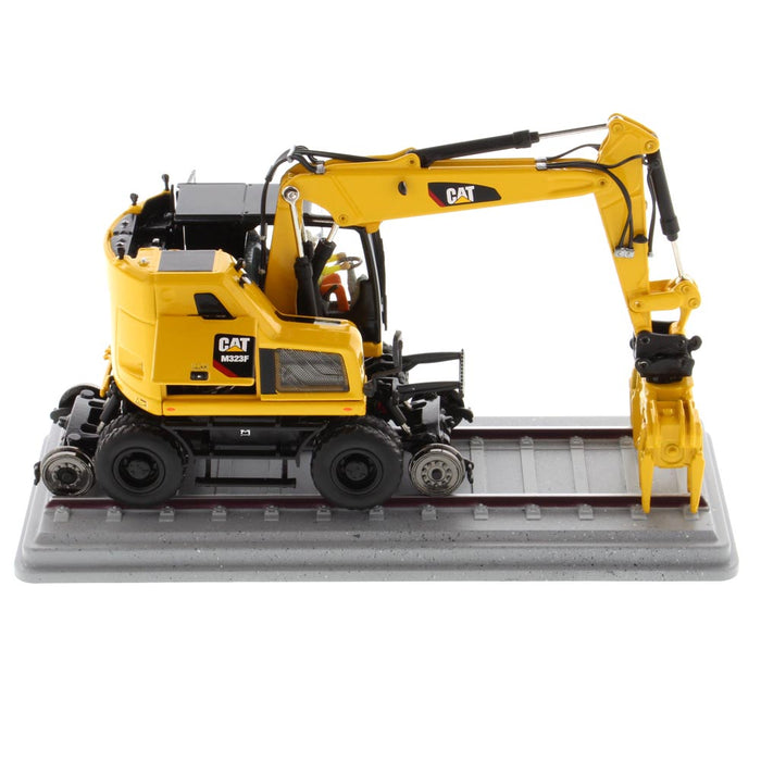 DieCast Masters 85661 1:50 Caterpillar M323F Railroad Wheeled Excavator
