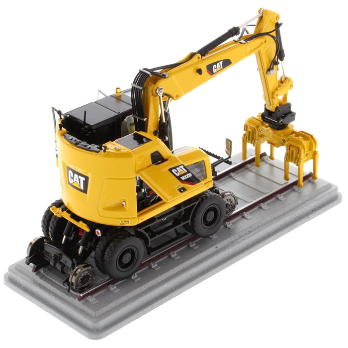 DieCast Masters 85661 1:50 Caterpillar M323F Railroad Wheeled Excavator
