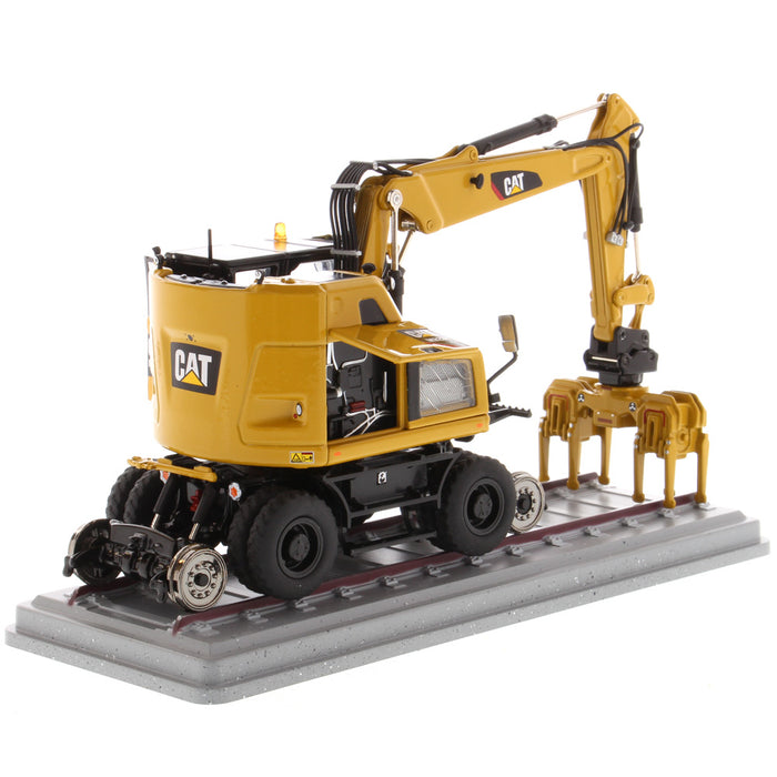DieCast Masters 85662 1:50 Caterpillar M323F Railroad Wheeled Excavator