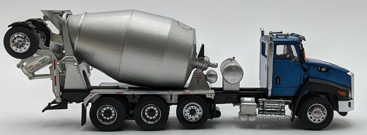 DieCast Masters 85664 1:50 Transport Series Caterpillar CT660 w/Concrete Mixer