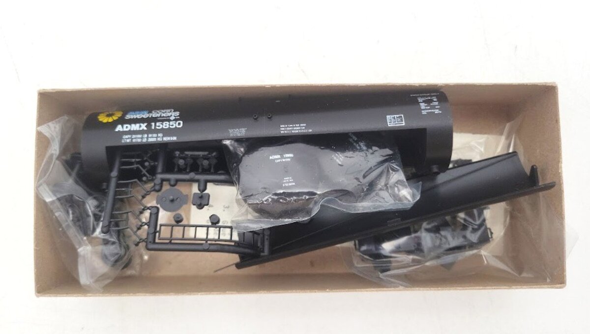 Roundhouse 3248 HO Scale Black ADM (ADMX) 50' Tank Car #15850 Kit