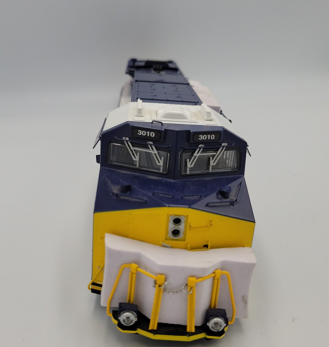 Lionel 3010-2 O Gauge Blue and Yellow CSX ES44AC Diesel Locomotive Shell #3010