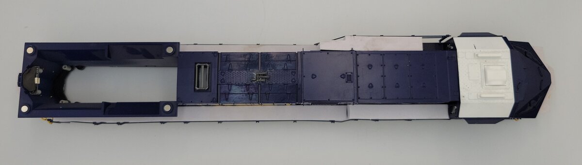 Lionel 3010-2 O Gauge Blue and Yellow CSX ES44AC Diesel Locomotive Shell #3010