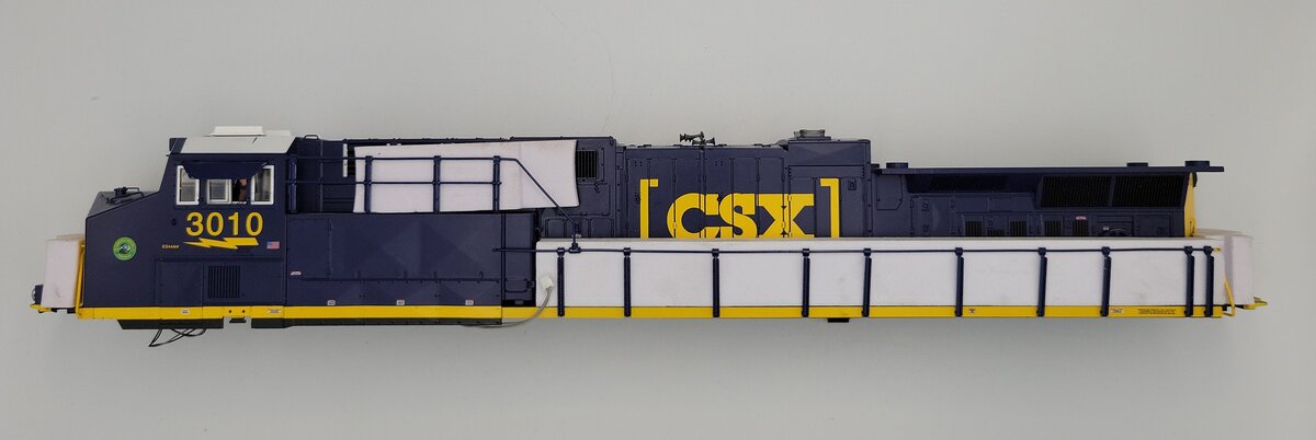 Lionel 3010-2 O Gauge Blue and Yellow CSX ES44AC Diesel Locomotive Shell #3010