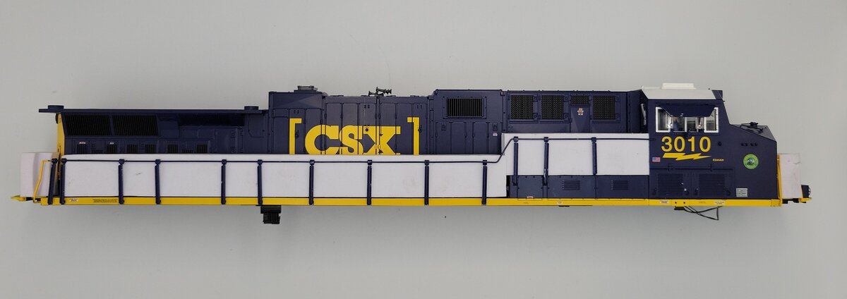 Lionel 3010-2 O Gauge Blue and Yellow CSX ES44AC Diesel Locomotive Shell #3010