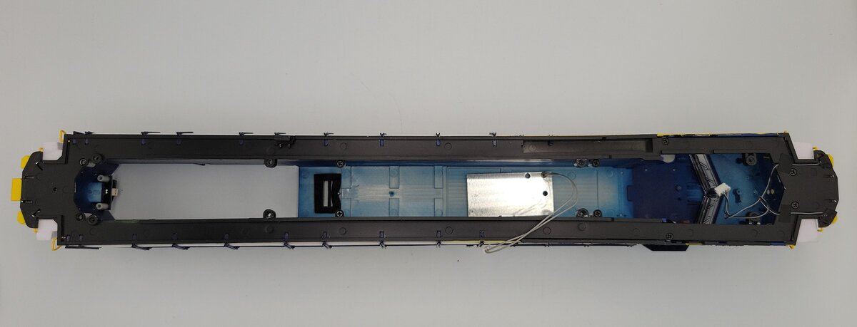 Lionel 3010-2 O Gauge Blue and Yellow CSX ES44AC Diesel Locomotive Shell #3010