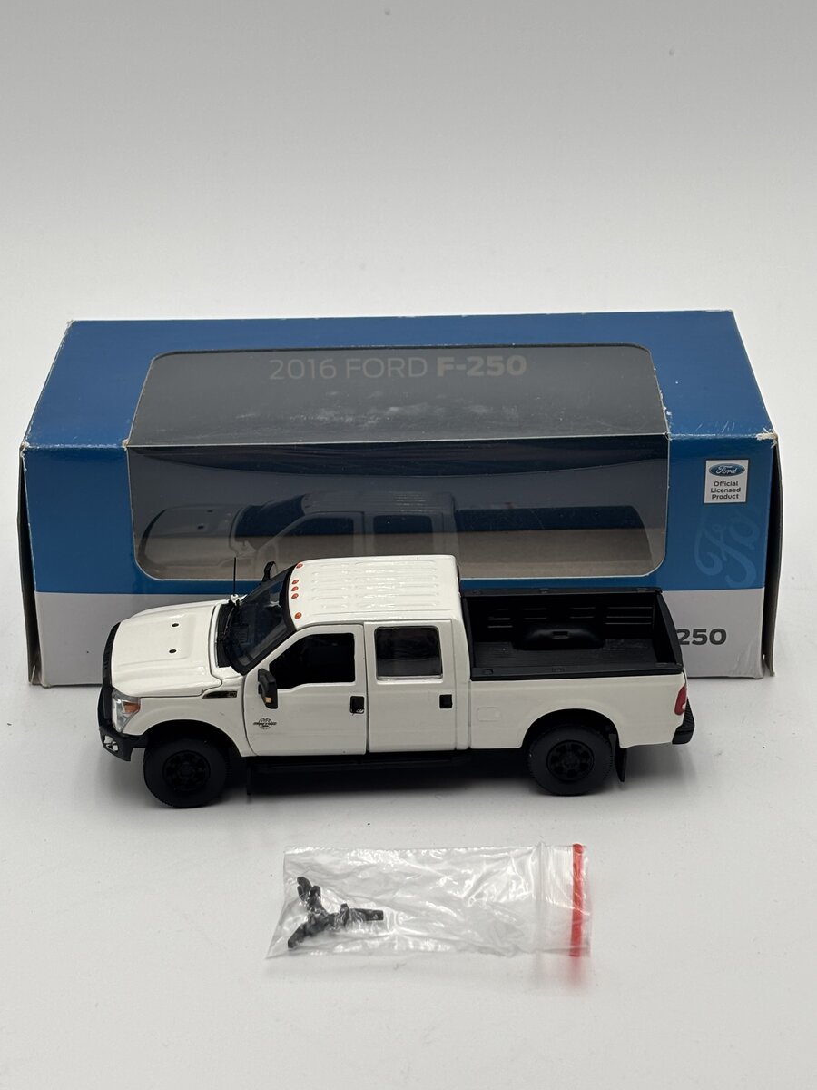 Sword Models SW1200-W 1:50 White 2016 Ford F-250
