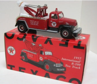 First Gear 18-2160 1:34 Scale 1957 IH R200 Tow Truck Texaco Star Dealer