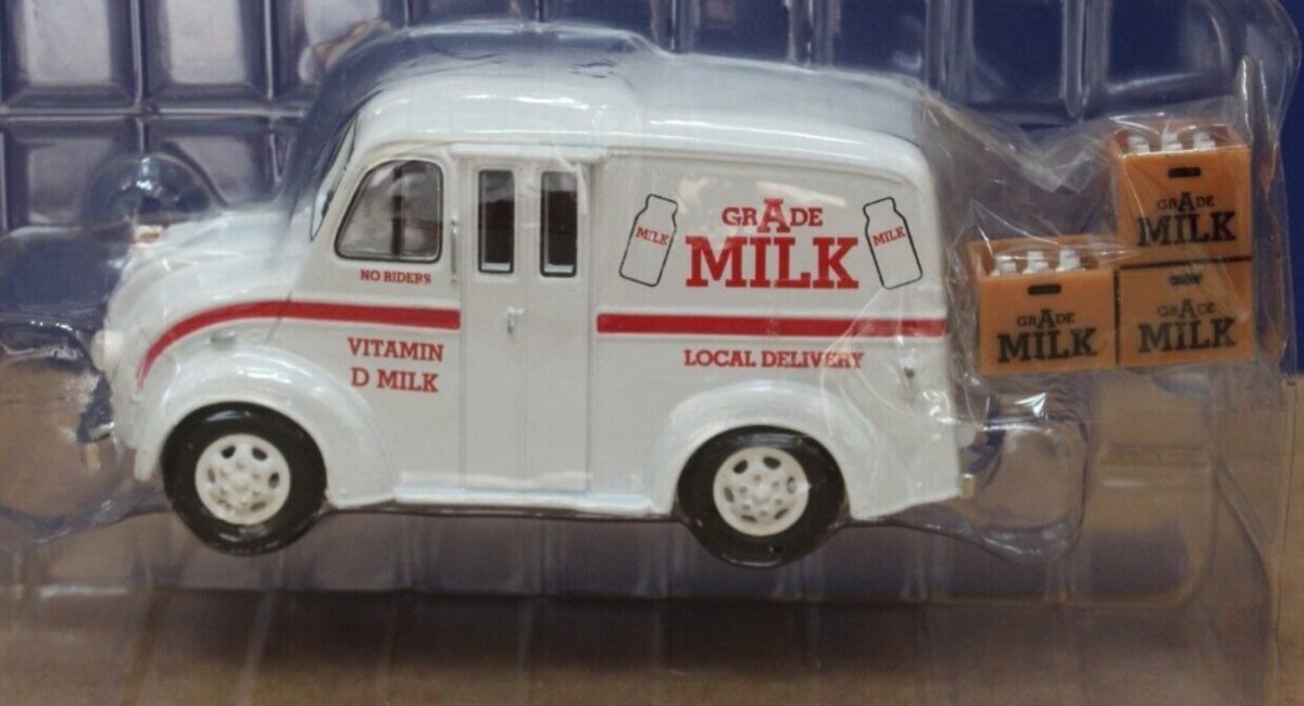 Road Champs RC50001 1:43 1950 Divco Grade A Milk Truck Delivery W/3 Crates