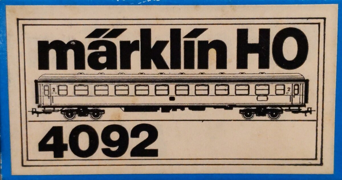 Marklin 4092 HO 2nd Class Passenger Carriage DB Bum Road #:51 80 22-70 986-0