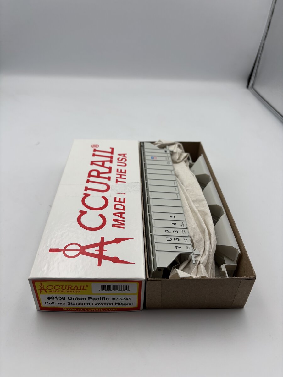 Accurail 8138 HO Union Pacific Pullman Standard Covered Hopper Kit (Set of 3)