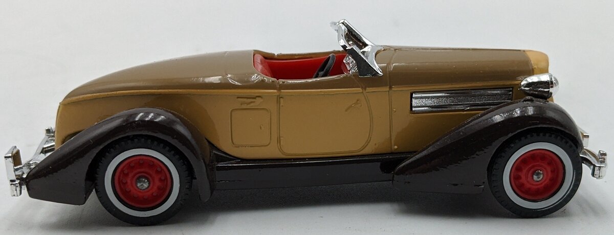 Matchbox Y-19 42:1 Models of Yesteryear 1935 Auburn 851 Cream Convertible