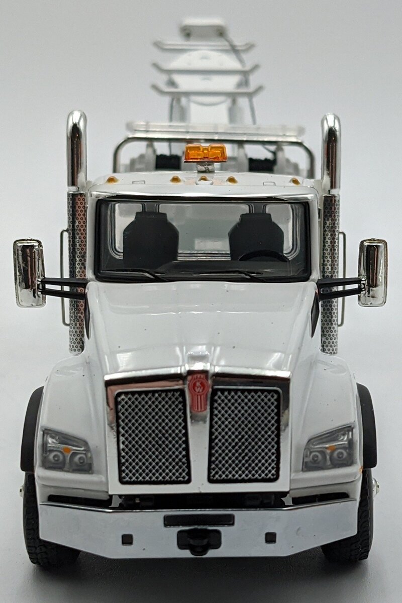 First Gear 50-3467 1:50 White Kenworth T880 with Rotator Wrecker Diecast Model