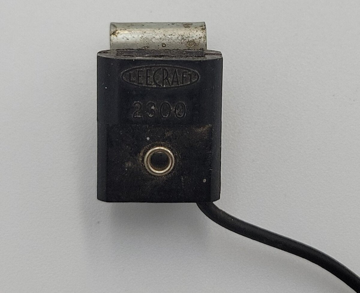 Leecraft 2300 Lamp Socket with Wire and Small Bracket
