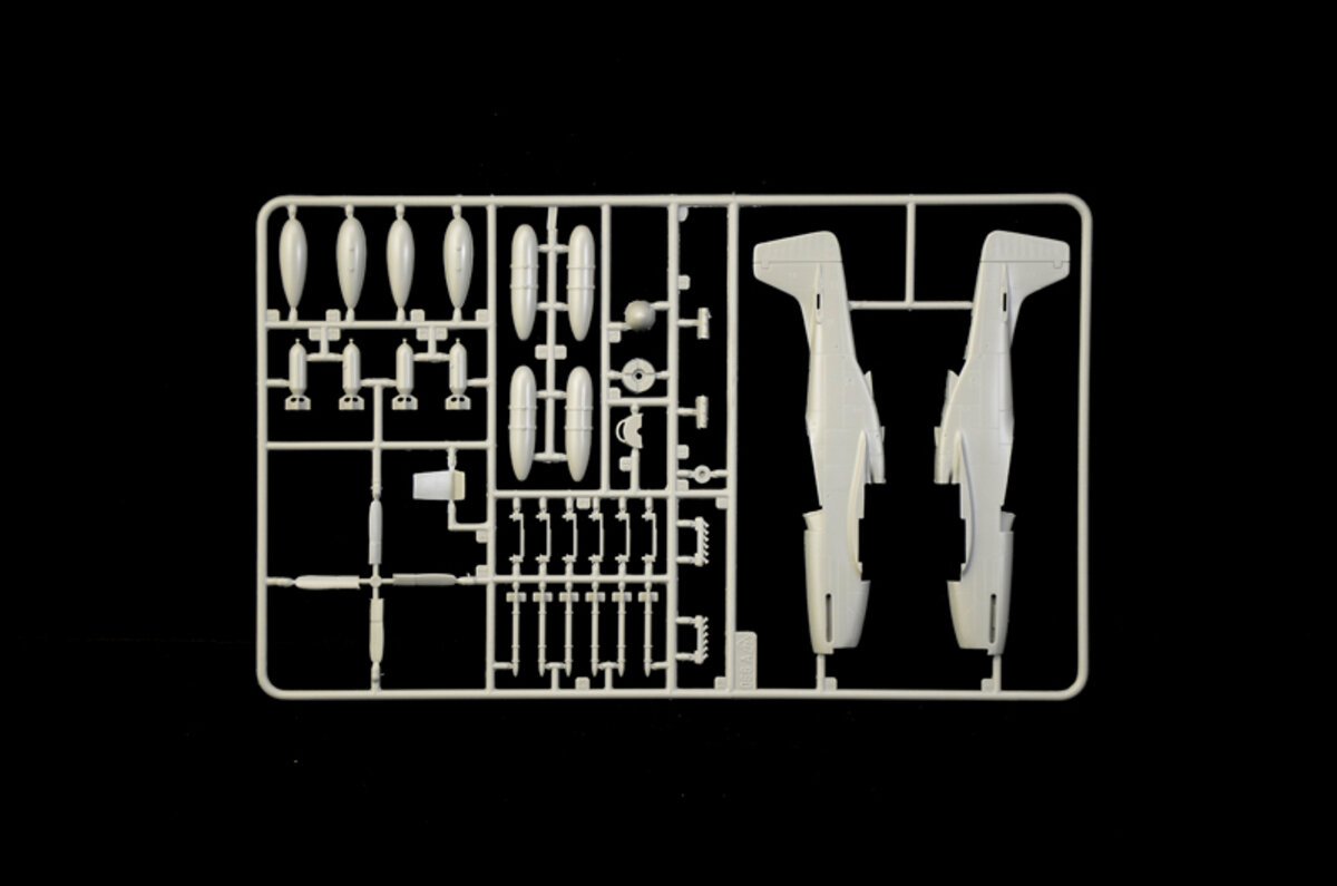 Italeri 1452 1:72 North American F-51D Mustang War Military Aircraft Plane Kit