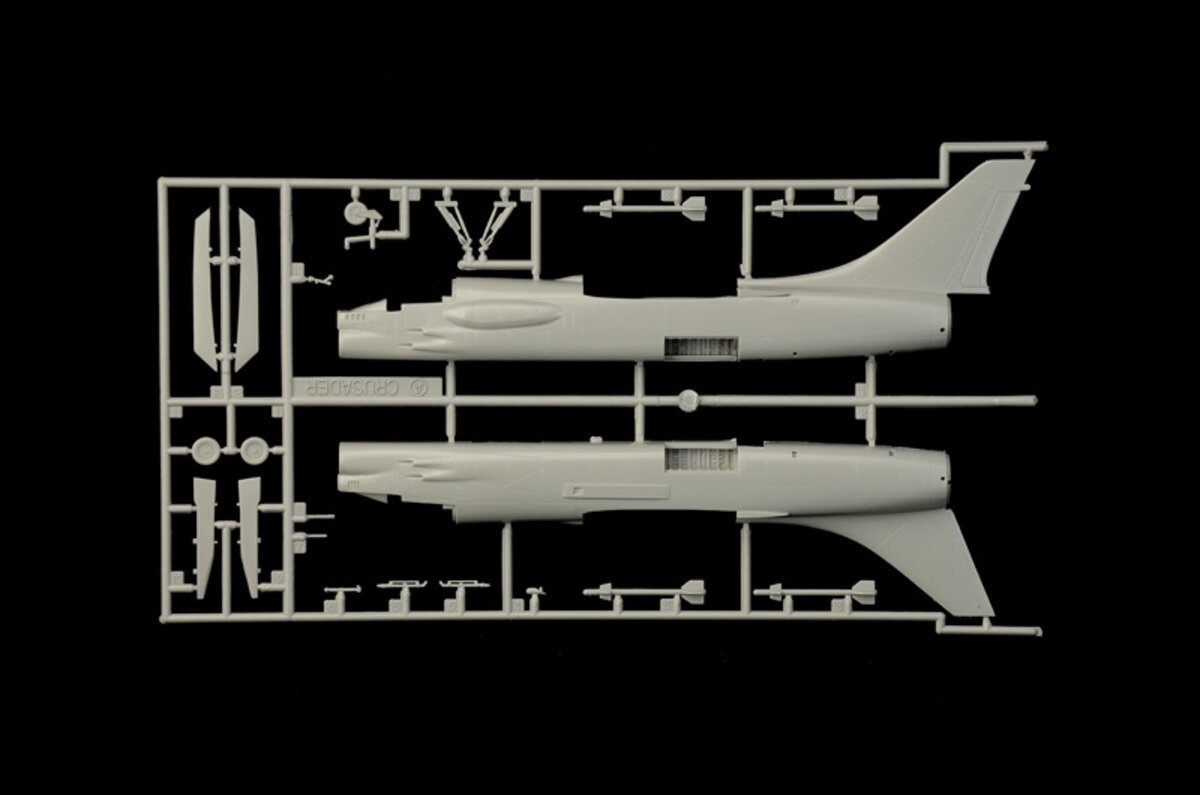 Italeri 1456 1:72 F-8E Crusader Fighter Military Aircraft Plane Model Kit