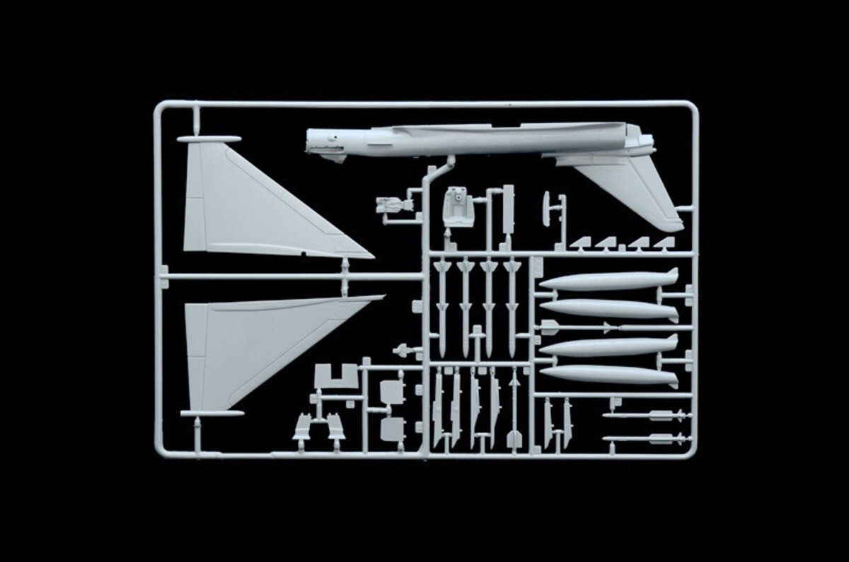 Italeri 1457 1:72 Eurofighter EF-2000 Typhoon R.A.F. Military Aircraft Plane Kit
